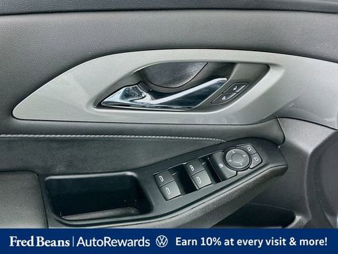 Used 2023 Chevrolet Traverse LT AWD/4WD image 23