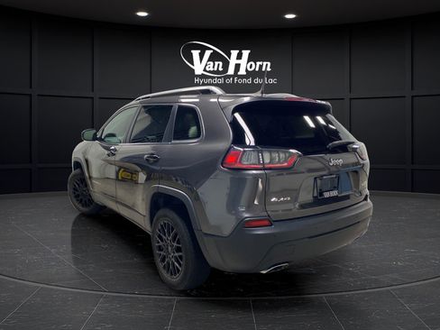 Used 2019 Jeep Cherokee Latitude Plus w/ Cold Weather Group AWD/4WD image 5