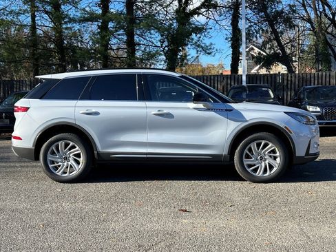 New 2026 Lincoln Corsair Premiere image 3