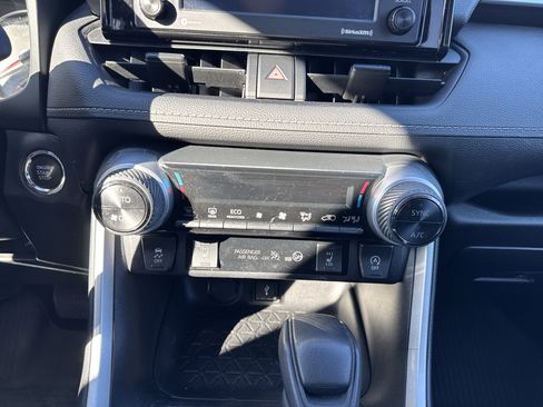 Used 2022 Toyota RAV4 XLE w/ Convenience Package image 21