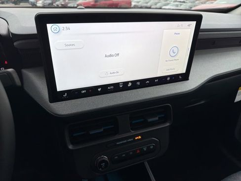 New 2025 Ford Maverick XLT w/ XLT Luxury Package image 13