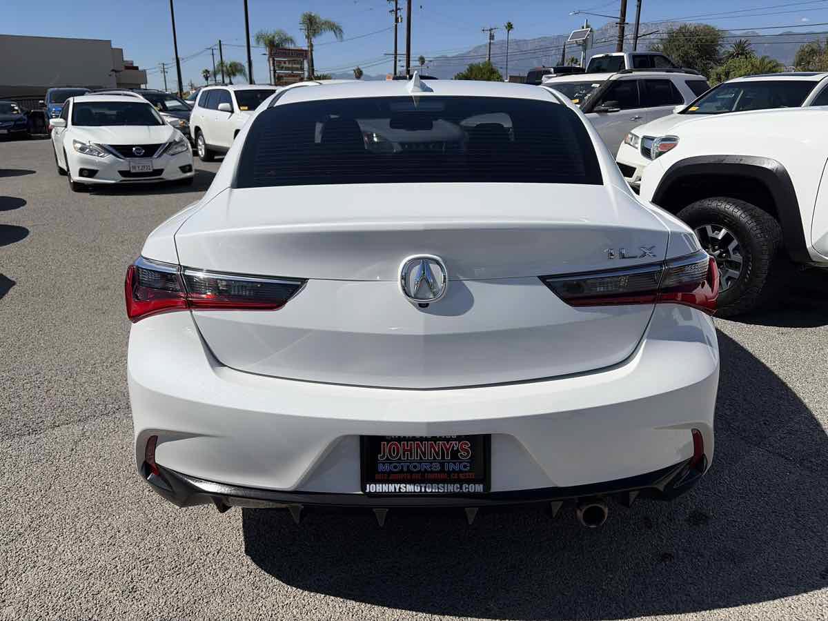 Used 2019 Acura ILX w/ Technology Package FWD image 3