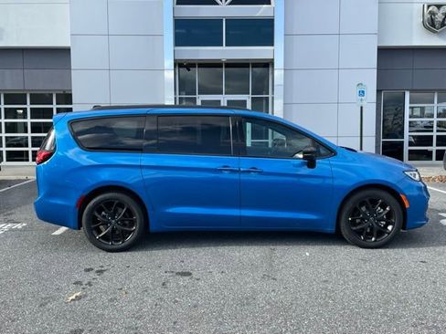New 2026 Chrysler Pacifica Select FWD image 9