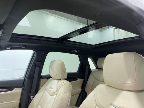 Used 2017 Cadillac XT5 Luxury image 12