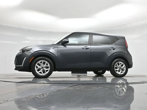 Used 2023 Kia Soul LX w/ Option Group 015 FWD image 8