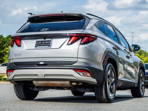 Certified 2025 Hyundai Tucson SEL FWD image 12