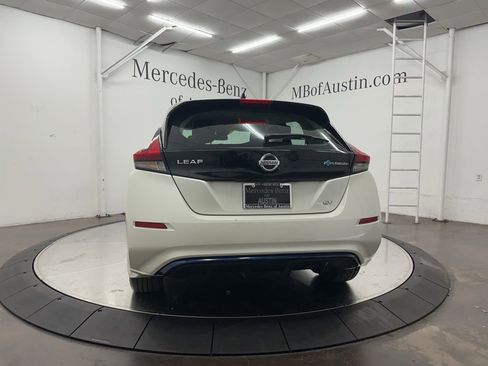 Used 2018 Nissan Leaf SV w/ SV Technology Package FWD image 6