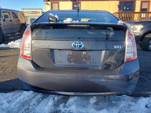 Used 2014 Toyota Prius Five image 4