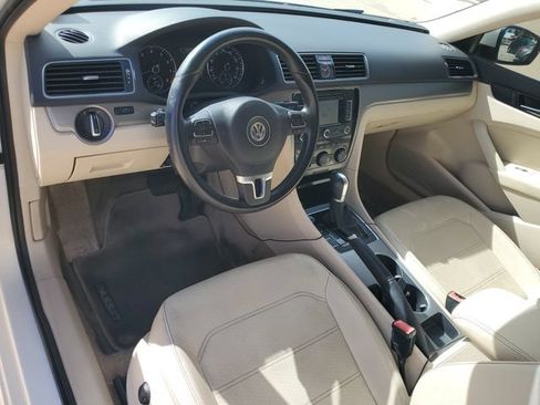 Used 2014 Volkswagen Passat 1.8T SE FWD image 4
