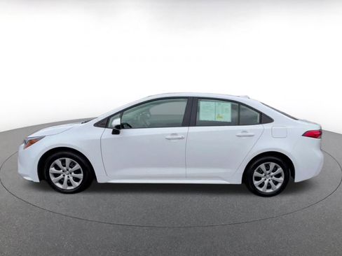 Used 2025 Toyota Corolla LE image 9