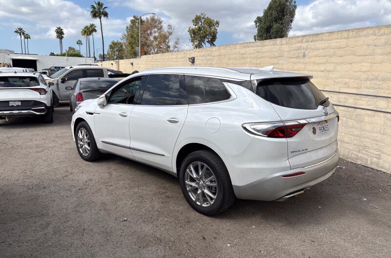 Used 2023 Buick Enclave Essence w/ Experience Buick Package FWD image 4