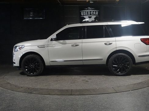 Used 2021 Lincoln Navigator Reserve image 2