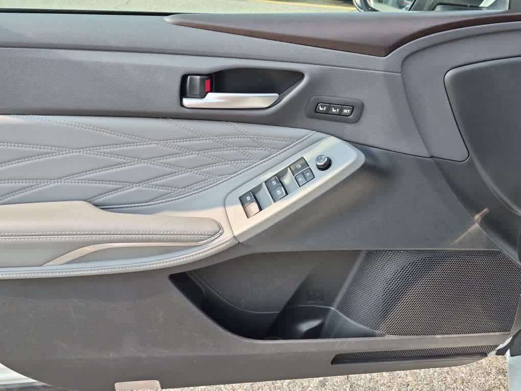 Used 2019 Toyota Avalon Limited w/ Advanced Safety Package FWD image 9