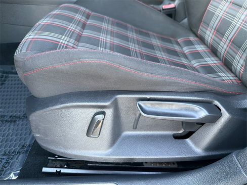 Used 2016 Volkswagen GTI S image 18