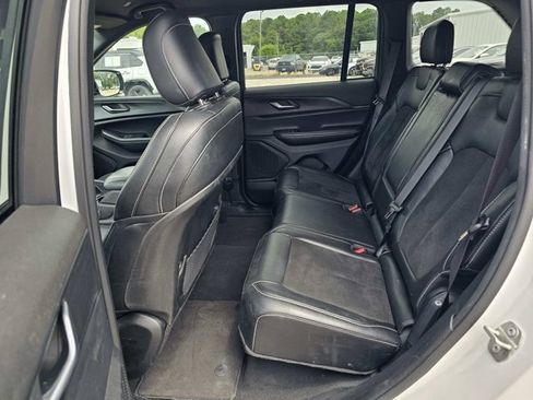 Used 2024 Jeep Grand Cherokee Altitude AWD/4WD image 30