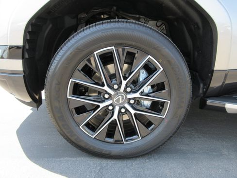 Used 2026 Lexus GX 550 w/ Cold Area Package AWD/4WD image 52