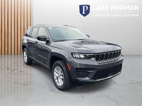 New 2025 Jeep Grand Cherokee Laredo X image 2