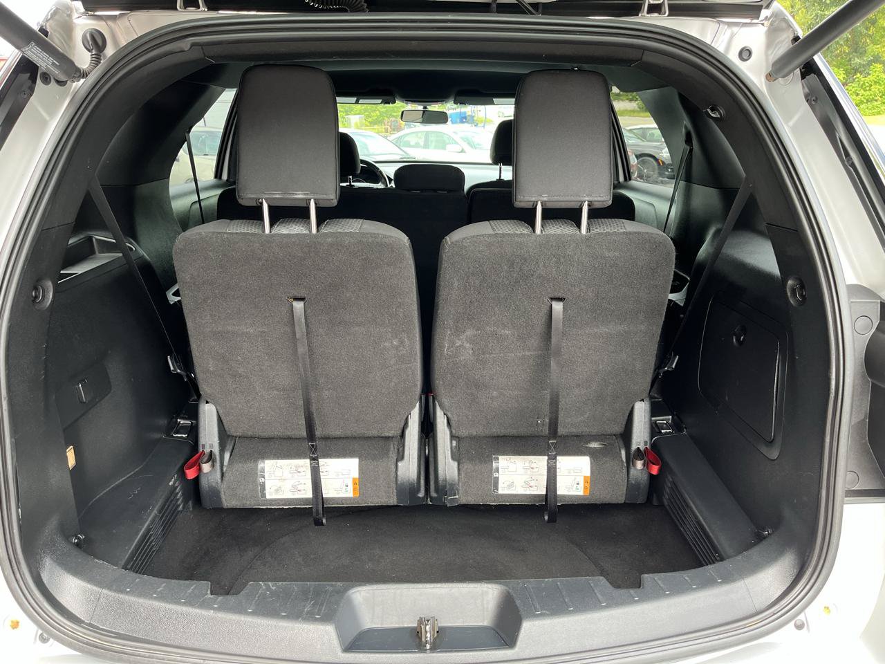 Used 2017 Ford Explorer XLT w/ Equipment Group 201A AWD/4WD image 7