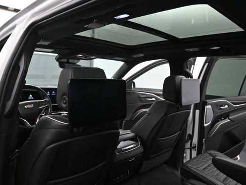 Used 2023 Cadillac Escalade ESV Premium Luxury Platinum image 24