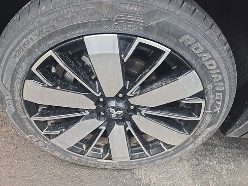 Used 2025 Mitsubishi Outlander SE image 13