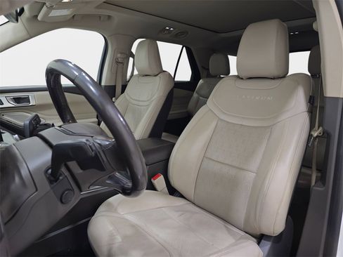 Used 2020 Ford Explorer Platinum w/ Premium Technology Package image 18