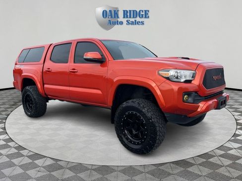 Used 2016 Toyota Tacoma TRD Sport w/ Premium & Technology Package AWD/4WD image 3