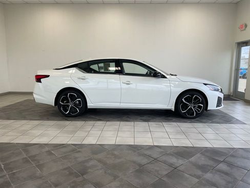 Used 2024 Nissan Altima 2.5 SR image 4