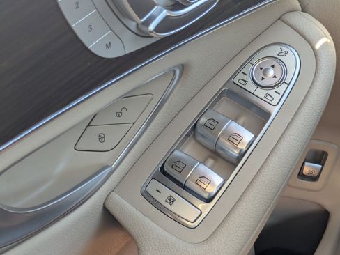 Used 2021 Mercedes-Benz GLC 300 w/ Premium Package image 27