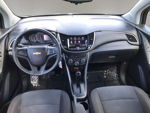 Used 2020 Chevrolet Trax LS FWD image 29