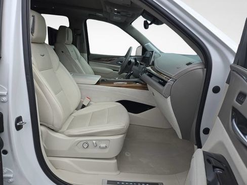 Certified 2023 Cadillac Escalade Premium Luxury Platinum w/ LPO, Radiant Package AWD/4WD image 45