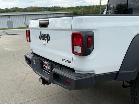 Used 2020 Jeep Gladiator Sport w/ Quick Order Package 24S AWD/4WD image 14