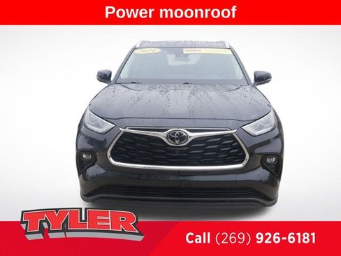 Used 2024 Toyota Highlander Limited AWD/4WD image 2