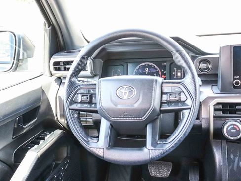 Certified 2025 Toyota Tacoma SR5 AWD/4WD image 18