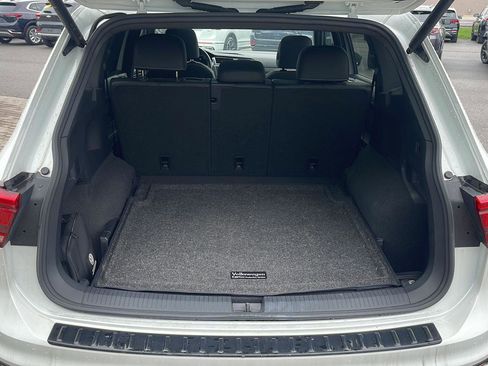 Used 2024 Volkswagen Tiguan SE R-Line image 7