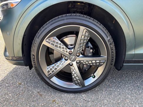 Used 2023 Genesis GV70 2.5T w/ Sport Prestige Package image 9