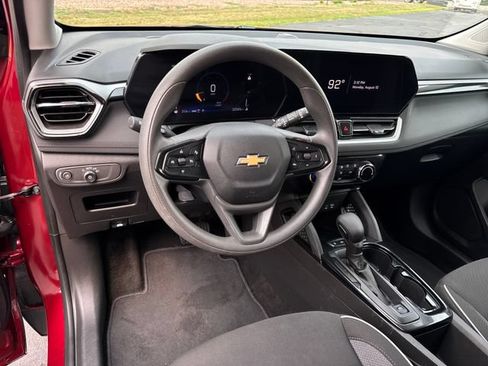Used 2025 Chevrolet TrailBlazer LT AWD/4WD image 14