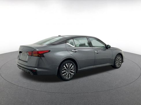 Used 2025 Nissan Altima 2.5 SV FWD image 8