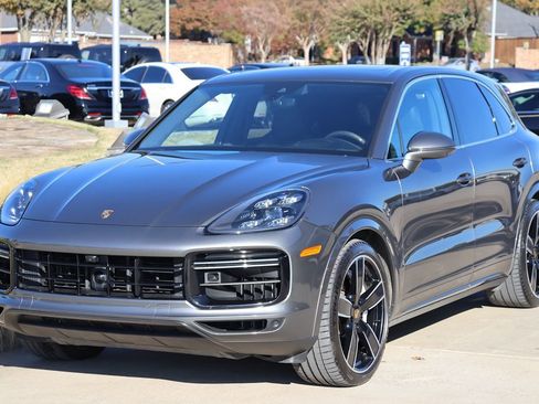Used 2020 Porsche Cayenne Turbo image 4