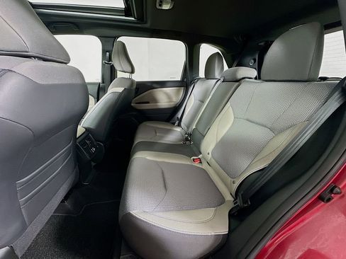 Used 2025 Subaru Forester Premium image 4