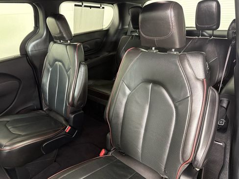 Used 2020 Chrysler Pacifica Limited FWD image 19