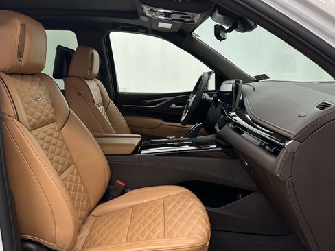 Used 2024 Cadillac Escalade ESV Sport w/ LPO, ONYX Package image 19