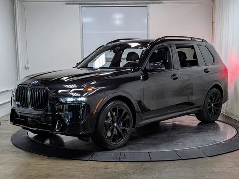 Used 2024 BMW X7 xDrive40i w/ M Sport Package image 4