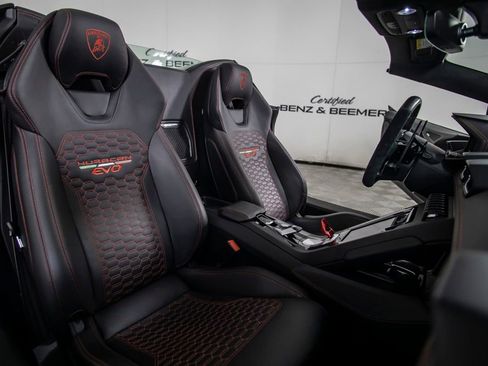 Used 2020 Lamborghini Huracan EVO image 19