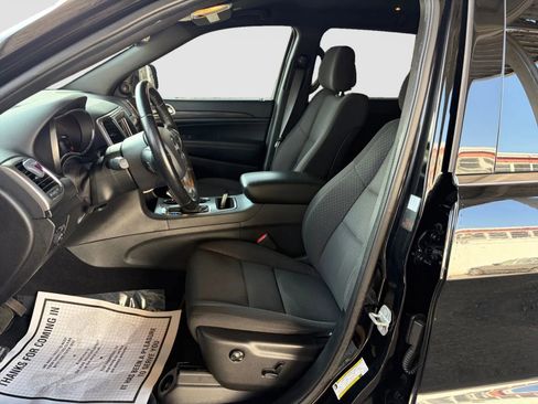 Used 2020 Jeep Grand Cherokee Laredo image 8