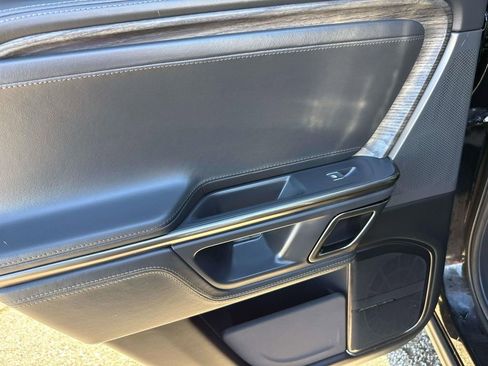 Used 2022 Rivian R1T Launch Edition image 9