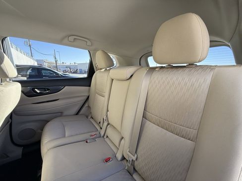 Used 2019 Nissan Rogue SV w/ Premium Package image 7