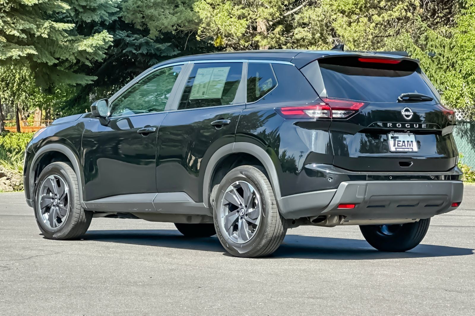 Used 2025 Nissan Rogue SV FWD image 6
