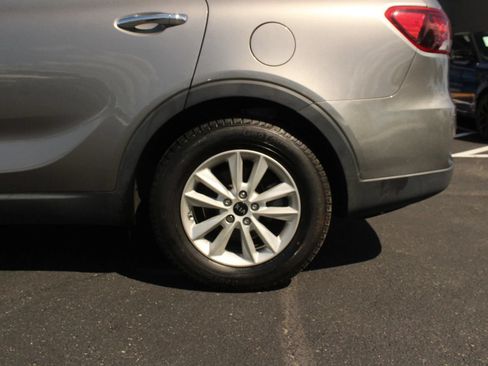 Used 2019 Kia Sorento L FWD image 4