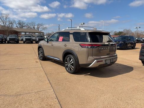 Used 2023 Nissan Pathfinder Platinum w/ Cargo Package image 3