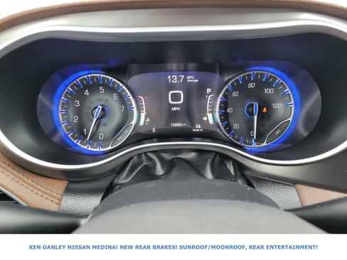 Used 2017 Chrysler Pacifica Limited image 32